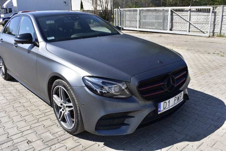 zdjęcie mercedesa po zmianie koloru